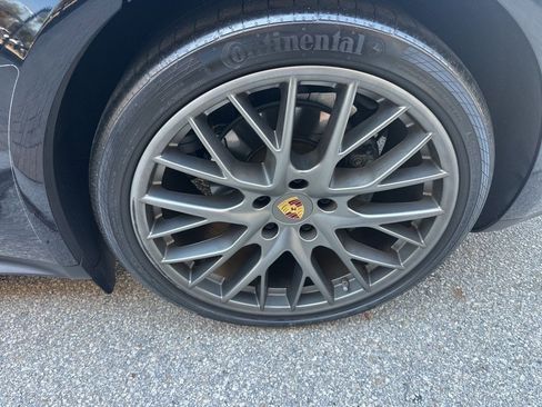 Used 2018 Porsche Panamera 4S image 16