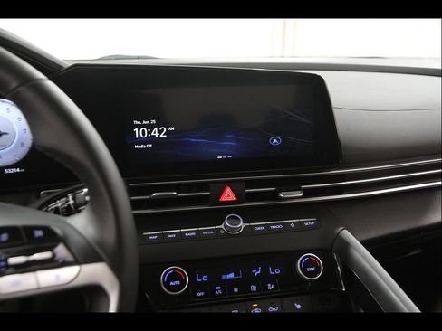 Certified 2023 Hyundai Elantra SEL w/ Convenience Package FWD image 9
