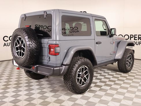 Used 2025 Jeep Wrangler Rubicon w/ Convenience Group AWD/4WD image 19