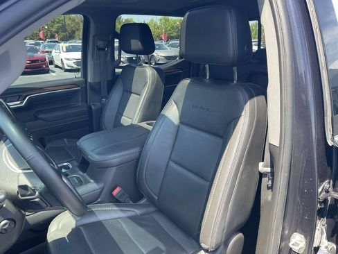 Used 2024 GMC Sierra 1500 Denali w/ Technology Package AWD/4WD image 11