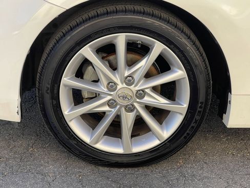 Used 2012 Toyota Prius V Five image 33