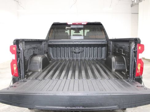 Used 2025 Chevrolet Silverado 1500 High Country AWD/4WD image 23