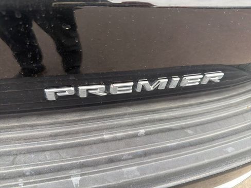 Used 2024 Chevrolet Suburban Premier RWD image 7