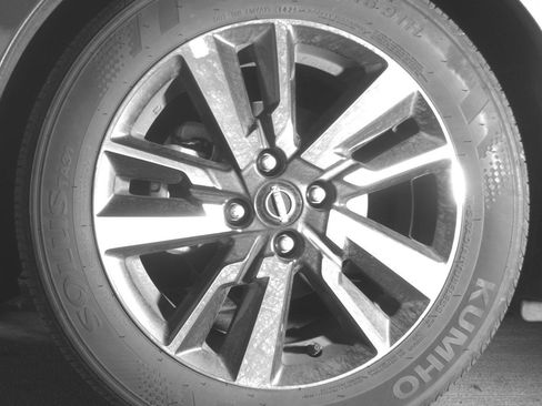 Used 2025 Nissan Versa SV FWD image 12
