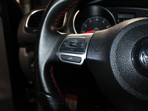 Used 2011 Volkswagen Golf 4-Door FWD image 18