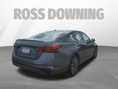 Used 2025 Nissan Altima 2.5 SV FWD image 4