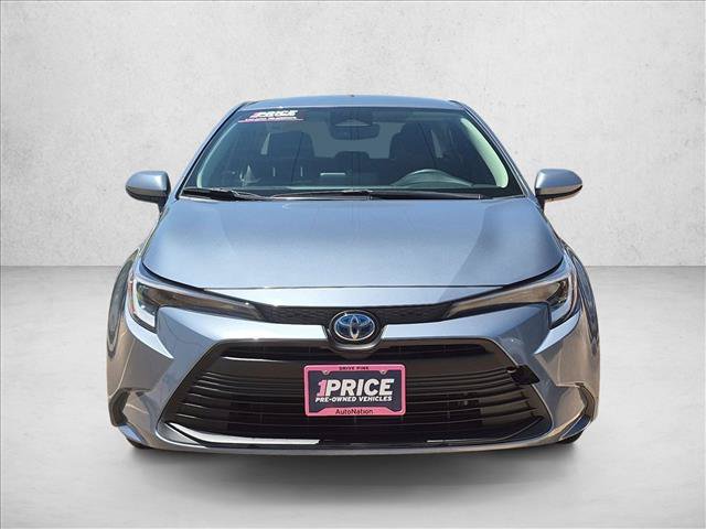 Used 2025 Toyota Corolla LE FWD image 2