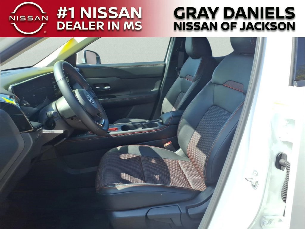 Used 2025 Nissan Kicks SR AWD/4WD image 23