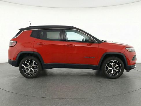 Used 2025 Jeep Compass Limited AWD/4WD image 8