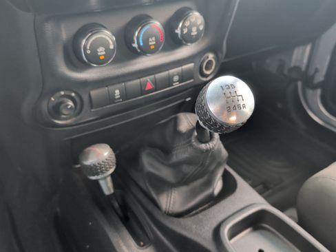 Used 2012 Jeep Wrangler Unlimited Rubicon w/ Dual Top Group AWD/4WD image 19