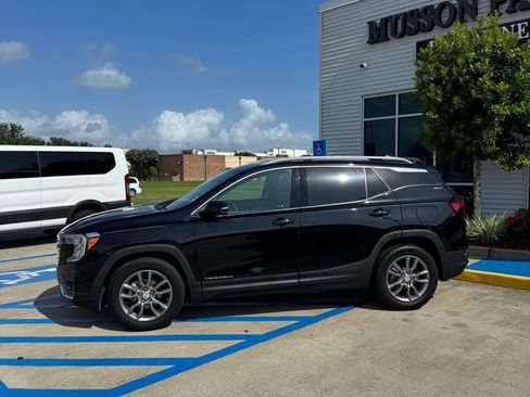 Used 2023 GMC Terrain SLT w/ Tech Package FWD image 3