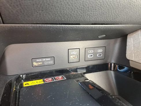 Used 2025 Toyota Camry XLE AWD/4WD image 18