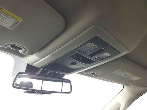 Used 2018 RAM 1500 SLT image 25