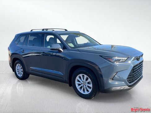 Certified 2025 Toyota Grand Highlander FWD image 9
