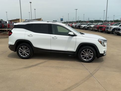 Certified 2023 GMC Terrain SLT image 9