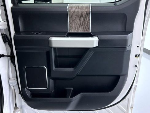 Used 2018 Ford F350 Lariat w/ Chrome Package image 17