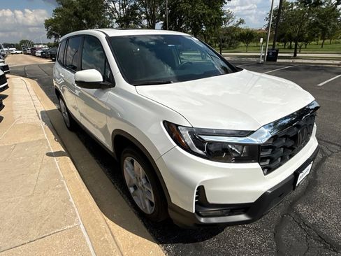 Used 2024 Honda Passport EX-L image 8