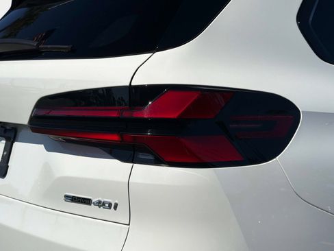 Used 2025 BMW X5 sDrive40i w/ M Sport Package RWD image 17