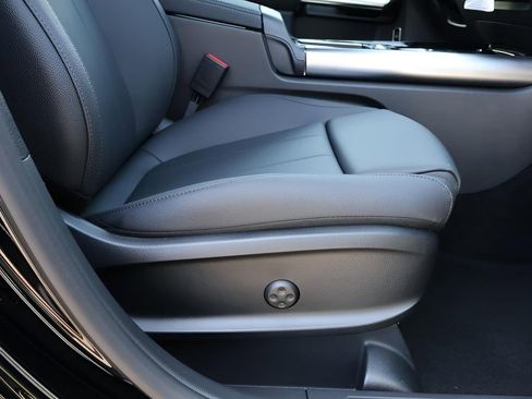 New 2025 Mercedes-Benz GLA 250 4MATIC image 12