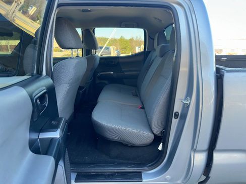 Used 2016 Toyota Tacoma SR5 w/ SR5 Appearance Package (SN) image 7