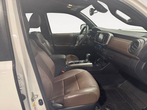 Used 2019 Toyota Tacoma Limited image 16