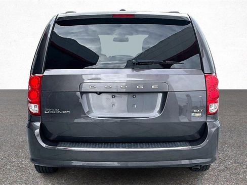 Used 2019 Dodge Grand Caravan SXT image 6