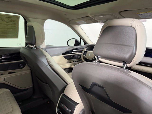 Used 2025 Lincoln Nautilus Reserve AWD/4WD image 29