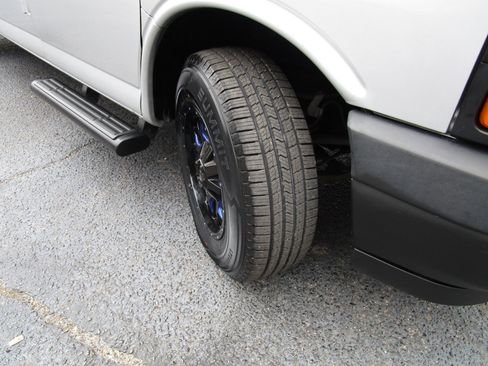 Used 2022 Chevrolet Express 2500 Extended w/ Driver Convenience Package image 25