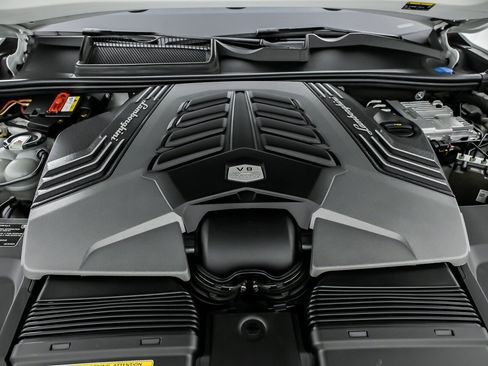Used 2020 Lamborghini Urus image 17