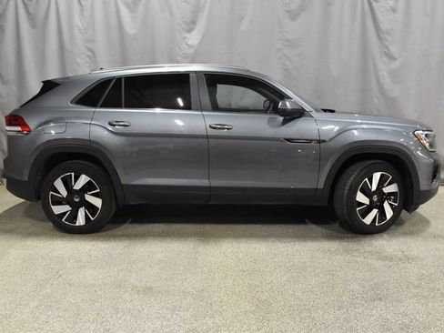 Used 2025 Volkswagen Atlas Cross Sport SE image 2
