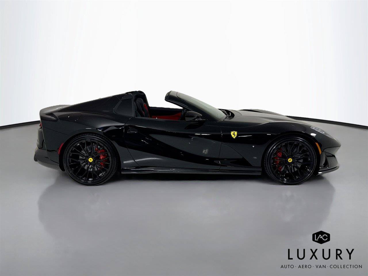 Used 2021 Ferrari 812 GTS RWD image 4