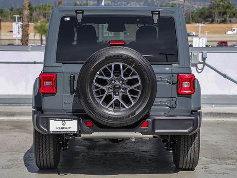 New 2026 Jeep Wrangler Unlimited Sahara AWD/4WD image 8