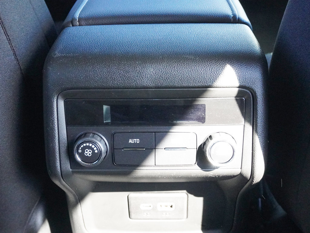 Used 2023 GMC Acadia SLE AWD/4WD image 43