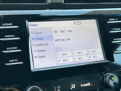 Certified 2018 Toyota Camry SE image 17