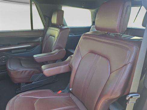 Used 2024 Ford Expedition Limited image 16