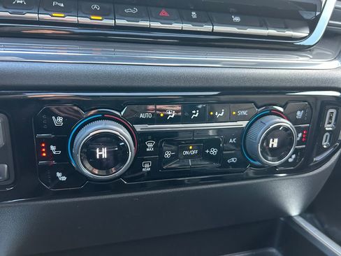 Used 2024 Chevrolet Silverado 1500 High Country w/ High Country Premium Package image 36