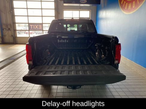 Used 2023 Chevrolet Colorado Z71 w/ Z71 Convenience Package 2 AWD/4WD image 19