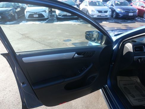 Used 2018 Volkswagen Jetta SE image 14