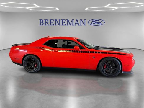 Used 2017 Dodge Challenger SRT Hellcat RWD image 4