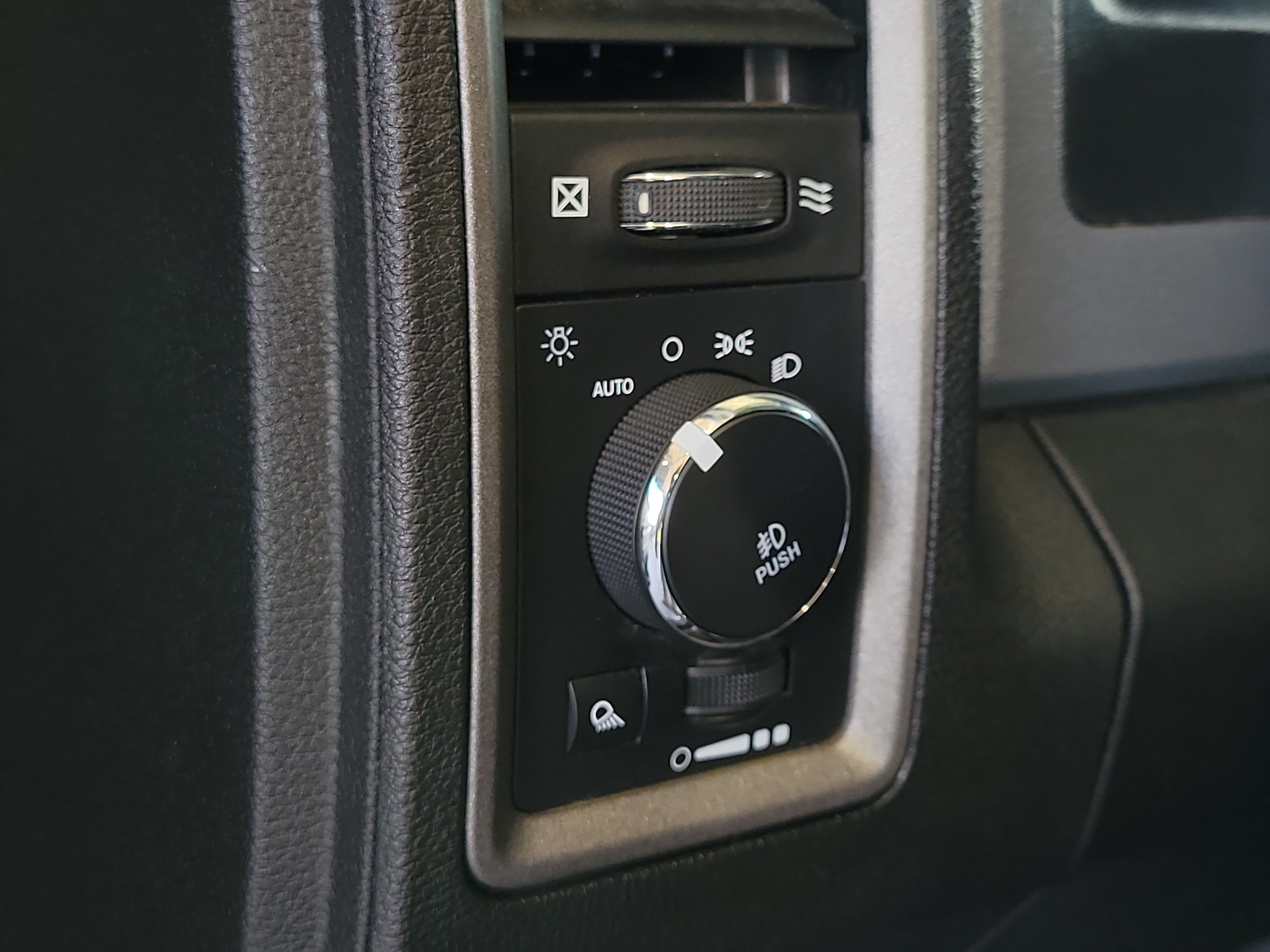 Used 2019 RAM 1500 Express AWD/4WD image 19