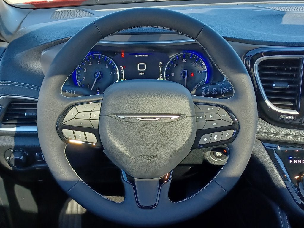 New 2027 Chrysler Pacifica Limited w/ Family Tech Group AWD/4WD image 26