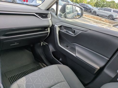 Used 2022 Toyota RAV4 XLE w/ Convenience Package FWD image 15