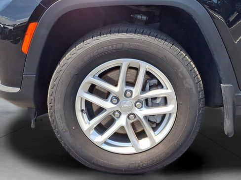 Used 2025 Jeep Grand Cherokee L Laredo AWD/4WD image 27