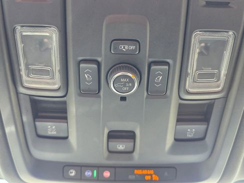 Used 2025 Chevrolet Tahoe Z71 w/ Comfort Package image 22