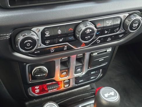 Used 2024 Jeep Wrangler Rubicon image 31