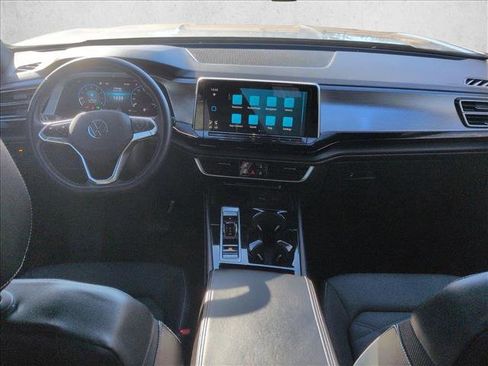Used 2024 Volkswagen Atlas Cross Sport SE image 17
