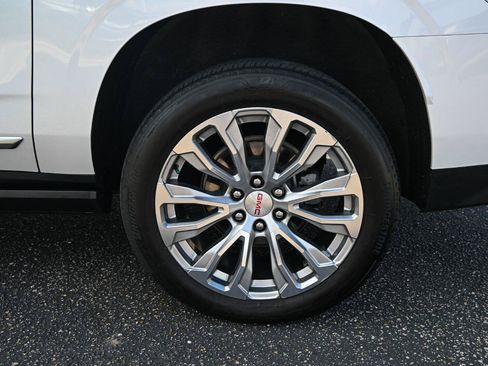 Used 2024 GMC Yukon XL Denali w/ Denali Reserve Package AWD/4WD image 13