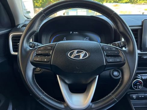 Used 2025 Hyundai Venue SEL FWD image 28