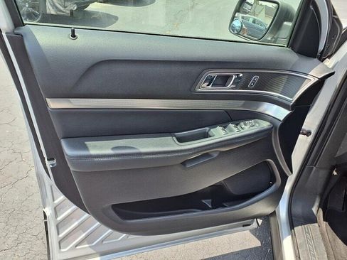 Used 2019 Ford Explorer XLT AWD/4WD image 16