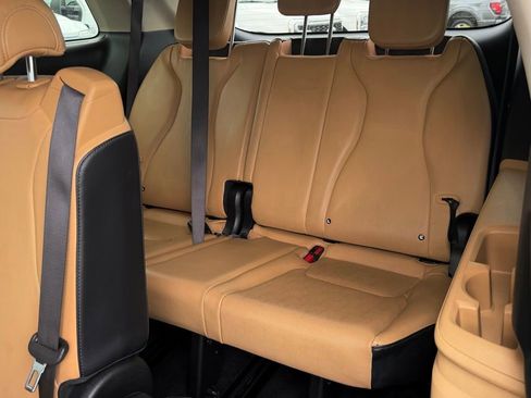 Used 2024 Kia Carnival EX FWD image 34